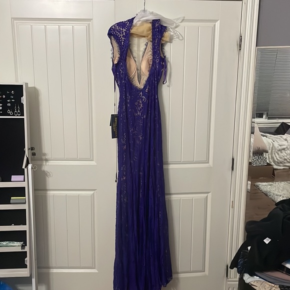 Beautiful Size 10 Royal Queen formal gown. Suitable for any black tie event - Picture 2 of 2